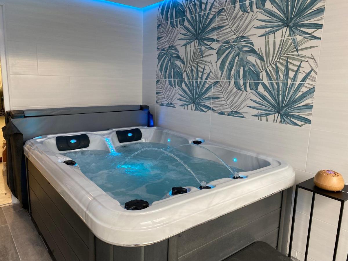 Gite Romarin Avec Spa Saint-Jean-de-Barrou Екстериор снимка